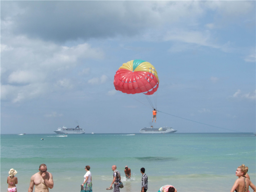 芭东海滩滑翔伞