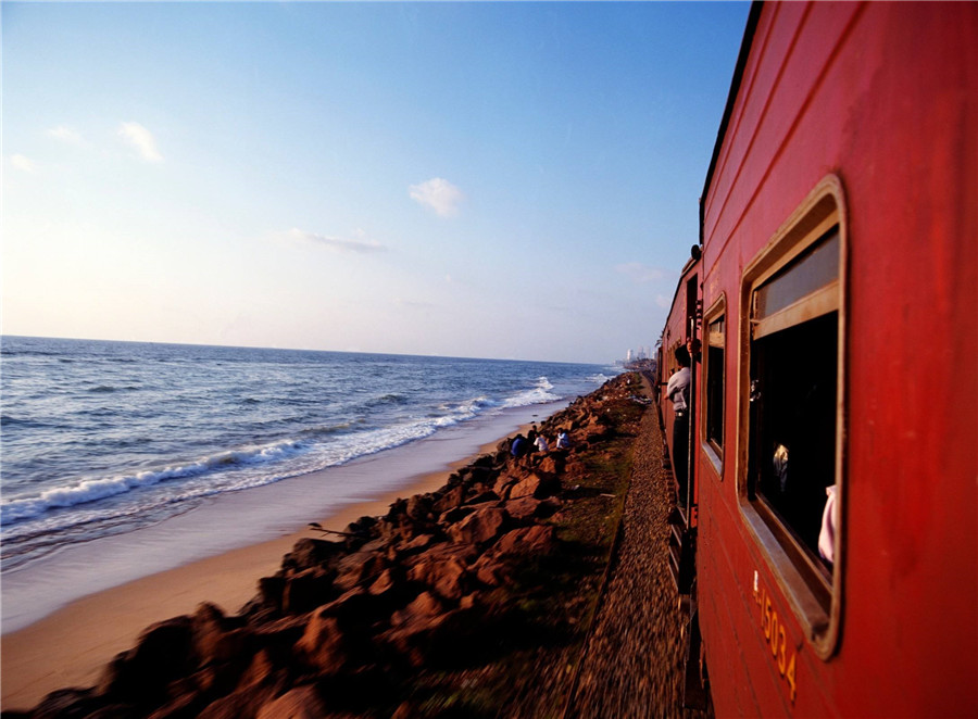 Вид с поезда на море